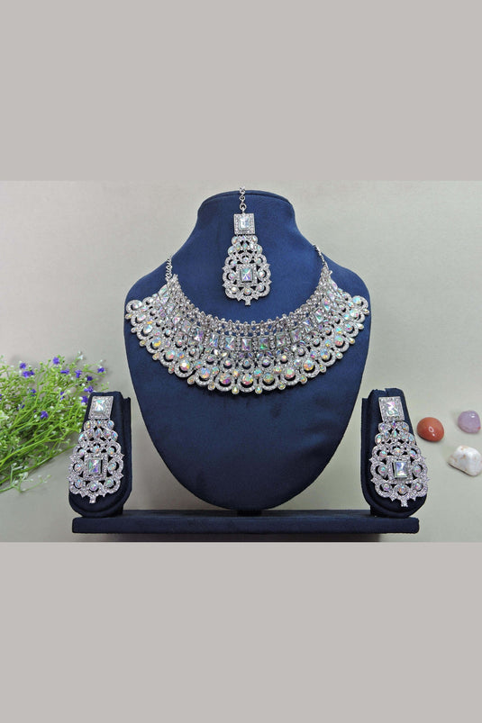 Multi Color Gorgeous Alloy Necklace With Earrings and Mang Tikka
