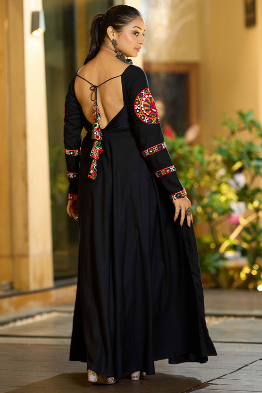 Bewitching Embroidered Work On Cotton Fabric Readymade Kurti In Black Color