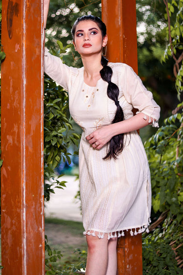 Women'S Cotton Thread Work Off White Knee Length Kurti