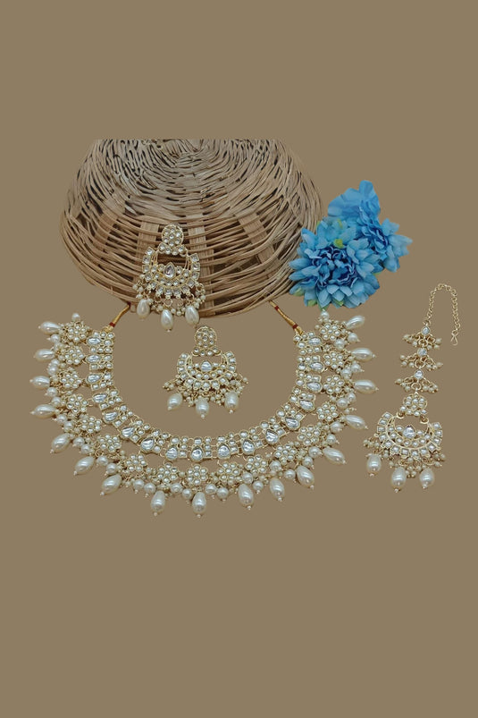 Alloy Material Vintage Necklace Set Earrings And Mang Tikka For Women In White Color