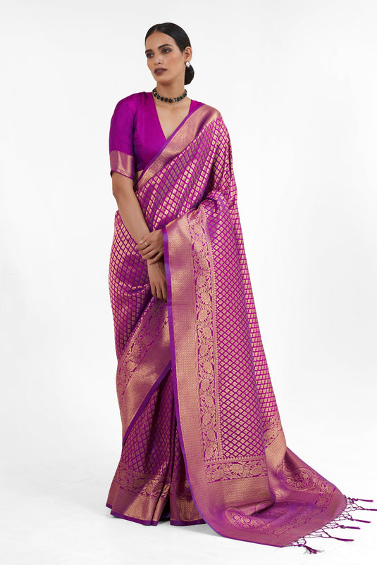 Beguiling Purple Color Silk Handloom Weaving Saree